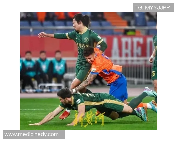 王钰栋头球破门助力浙江队逆转胜利展现团队精神与个人能力