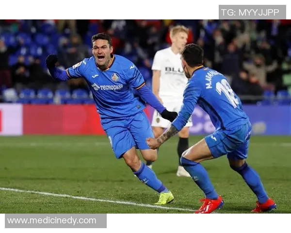 皇家马德里主场胜利,巴萨连续三轮不胜,西甲战局再起波澜 皇家马德里主场胜利,巴萨连续三轮不胜,西甲战局再起波澜